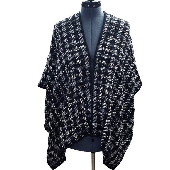 CHARMING CHARLIES Womens Sweater Poncho One Size Black White Metallic Shrug NEW‎ - Picture 9 of 11